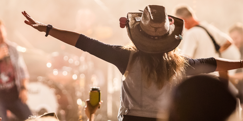 Cole Swindell 2022 Tour Announcement – Back Down to the Bar Tour Schedule